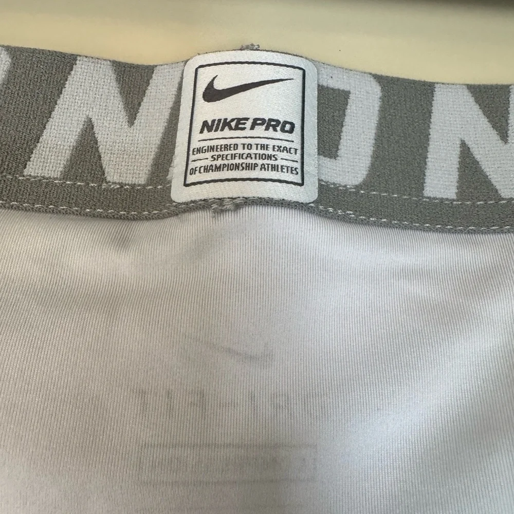 Nike Pro Compression Cropped 3/4 Length Leggings